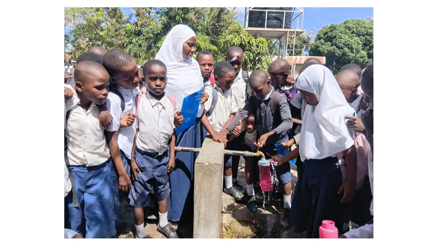 SHULE YA MSINGI GOMVU YAFIKIWA NA ELIMU YA HUDUMA ZA MAJI