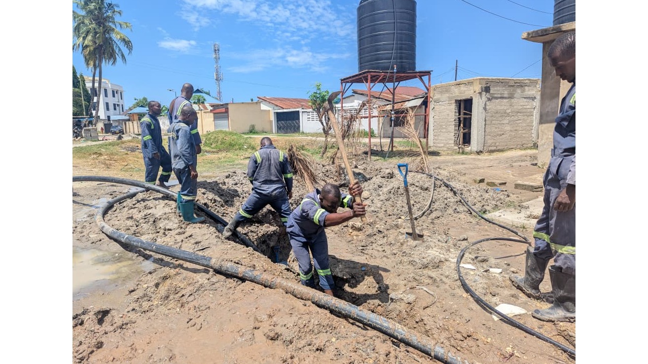 WAKAZI ZAIDI YA 400 SINZA E NA D WAIMARISHIWA HUDUMA YA MAJI