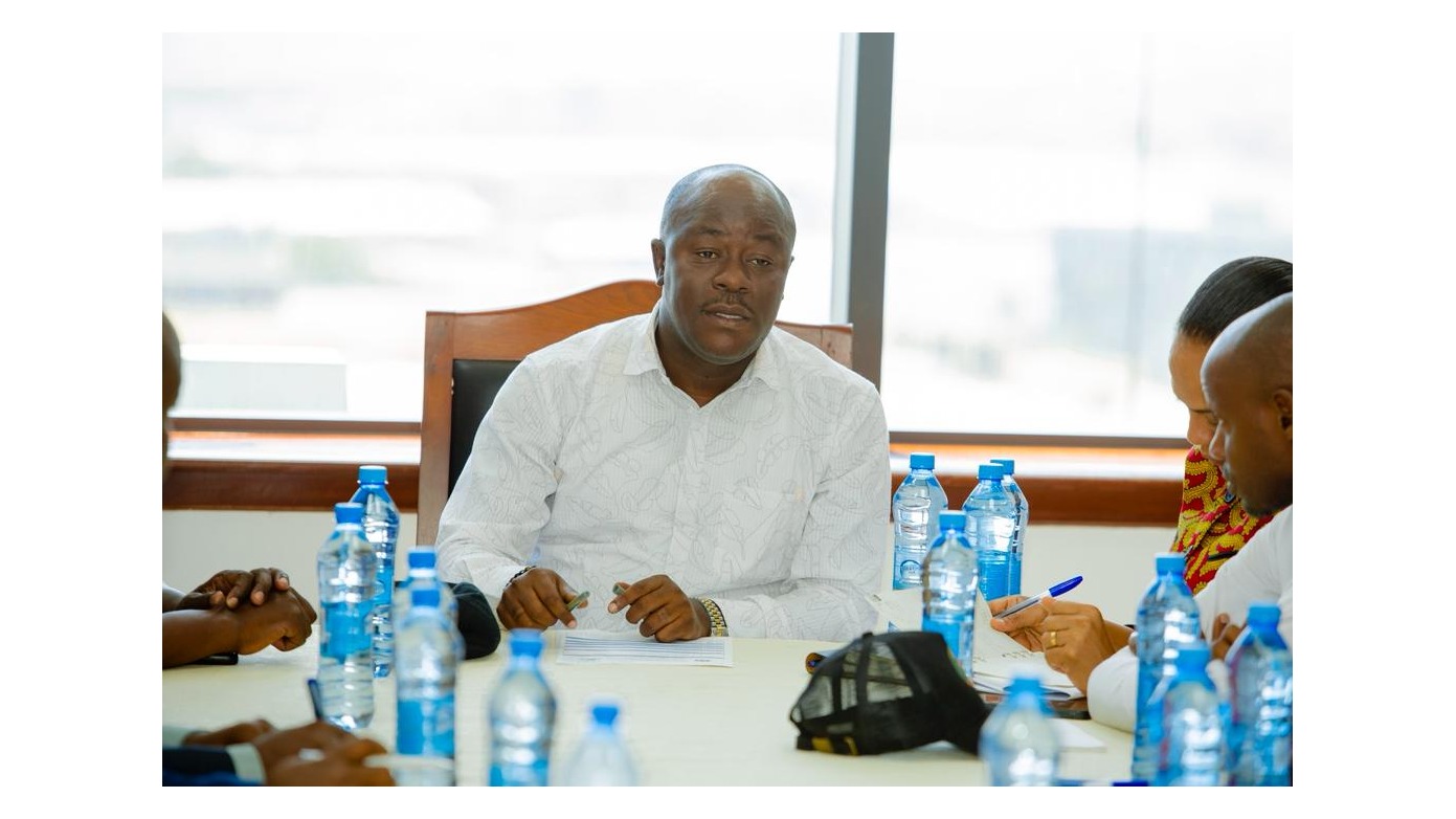 WAZIRI AWESO AFANYA KIKAO DAWASA