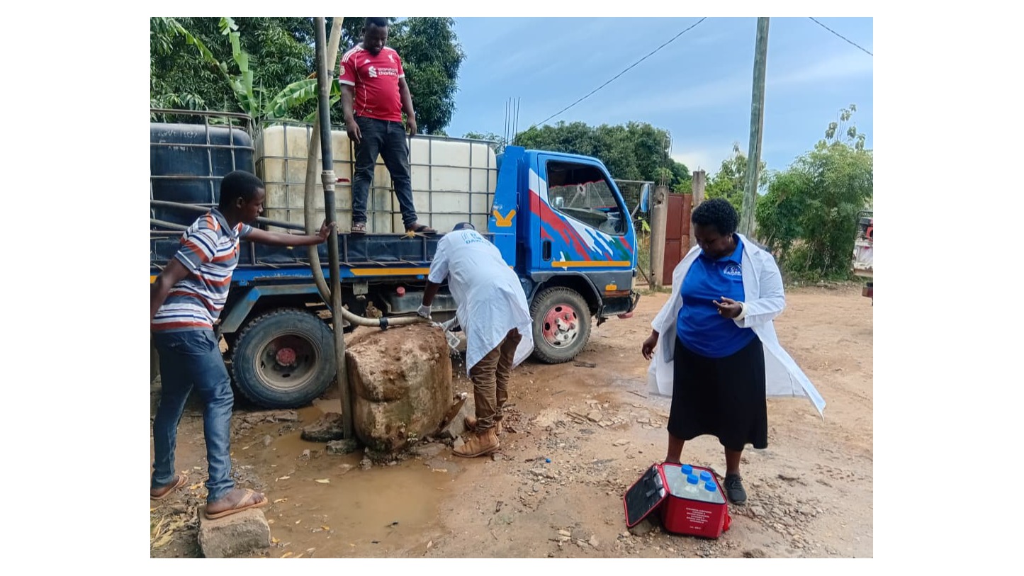 DAWASA YAIMARISHA ULINZI NA USALAMA WA AFYA ZA WANANCHI KUPITIA WAUZA MAJI BINAFSI